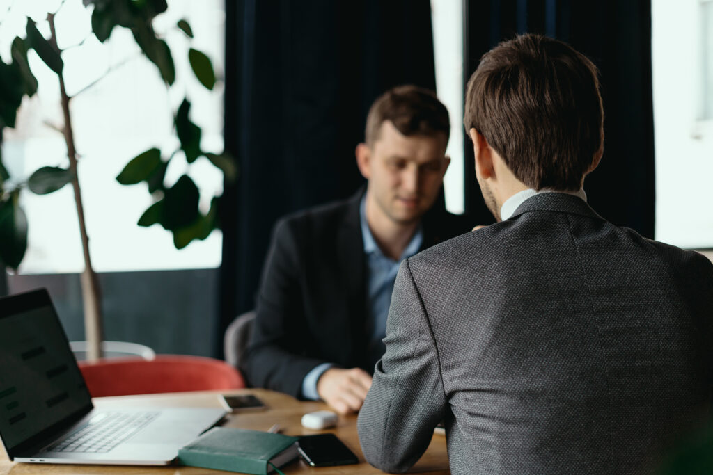 Two 2025 entrepreneurs during a meeting.